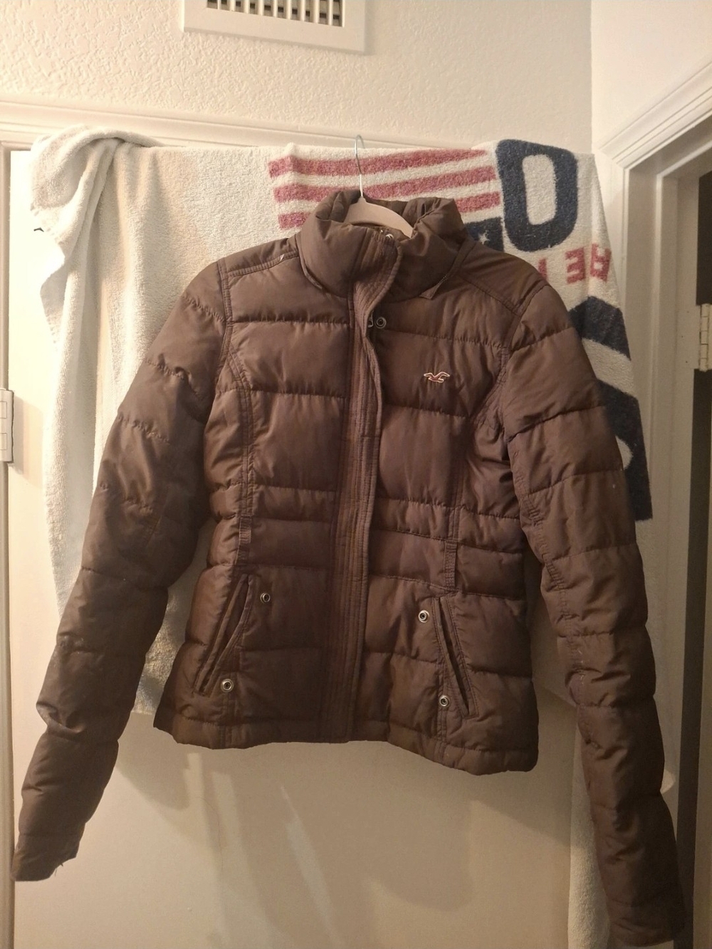 Hollister Women's Brown Quilted Puffer Jacket